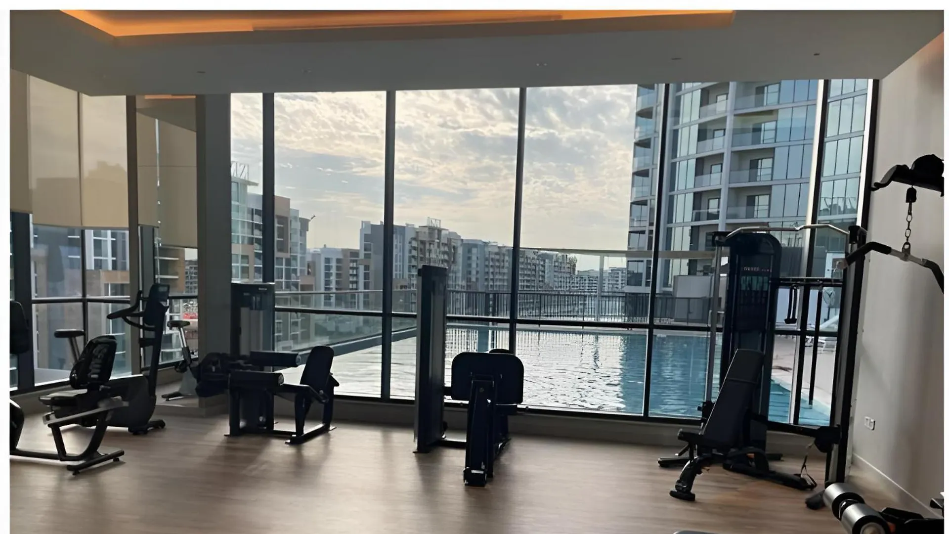 Apartment Brand New Apt, 10 Min To Downtown - Sobha Waves Dubai